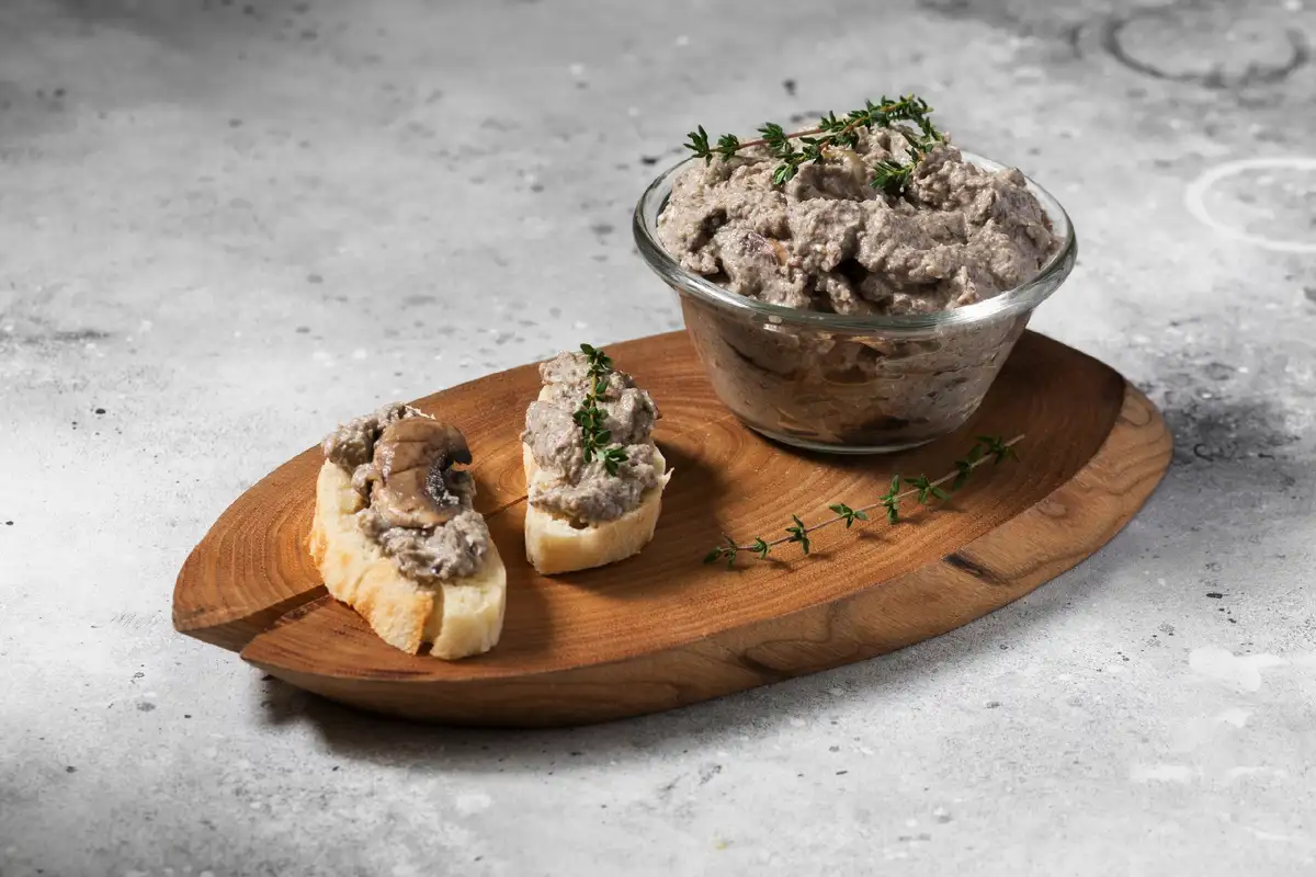 Gomba pástétom, amitől a vendégek a tányért is kinyalják – krémes, fűszeres, és kész 20 perc alatt