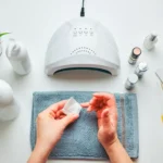 Tényleg gyorsabban szárad a sima körömlakk az UV-lámpában? – a válasz, amit minden körömlakk-rajongónak tudnia kell