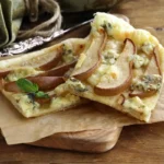 A körte-kékpenészes filo csoda – 20 perc, és kész az étel, amitől a vendégek elnémulnak