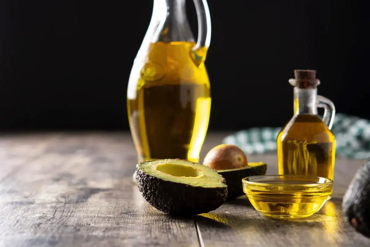 Olívaolaj vagy avokádóolaj – melyik az igazi szuperhős a konyhádban (és a testedben)
