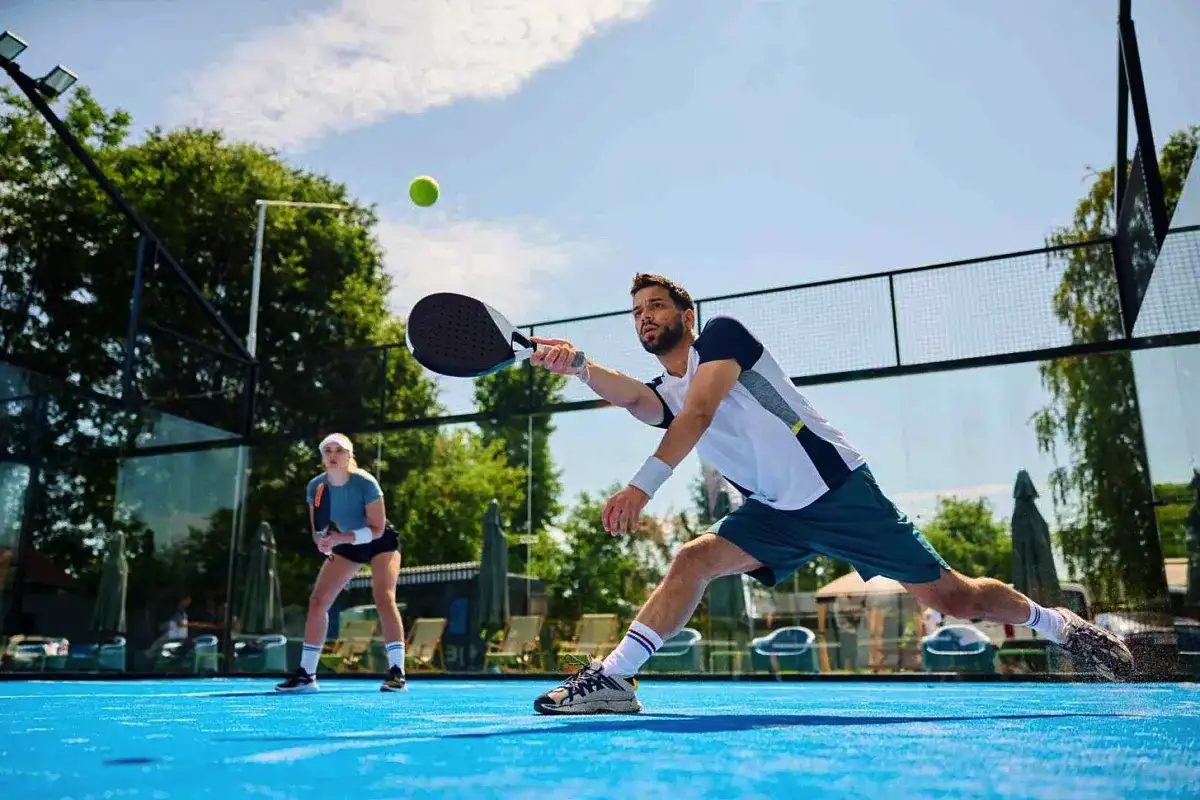 Padel: a sport, amitől 2025-ben mindenki megőrült – és miért nem tudsz letenni a lapátról
