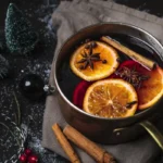 Skandináv mandulás-mazsolás puncs: a tél legmelegebb ölelése egy bögrében