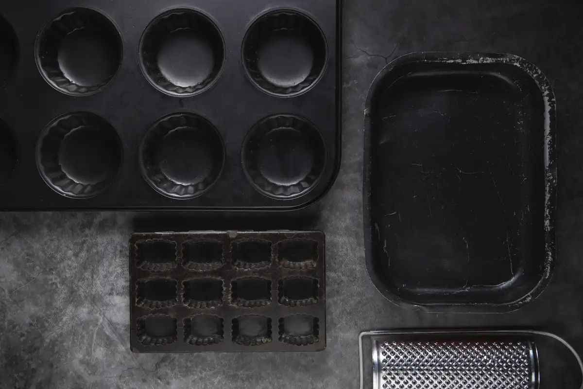 Sütőformák, amiket észrevétlenül tönkreteszünk – a 5 leggyakoribb hiba, amitől éveket veszítesz